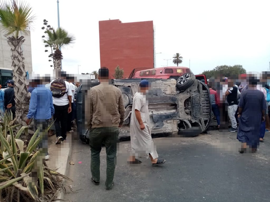 انقلاب سيارة في حادثة سير بانزكان